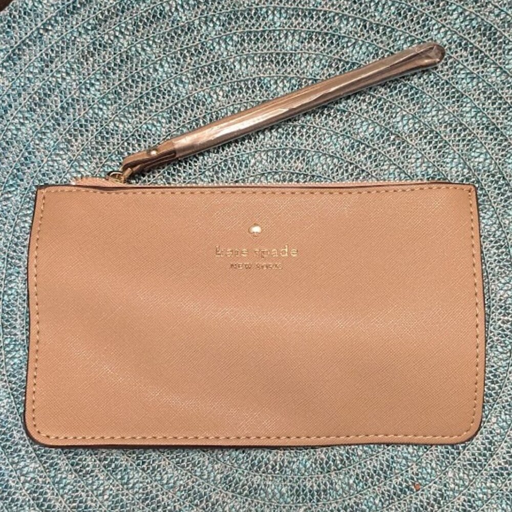 O1 KATE SPADE NY Lucy Saffiano Leather Med Wristlet Tan